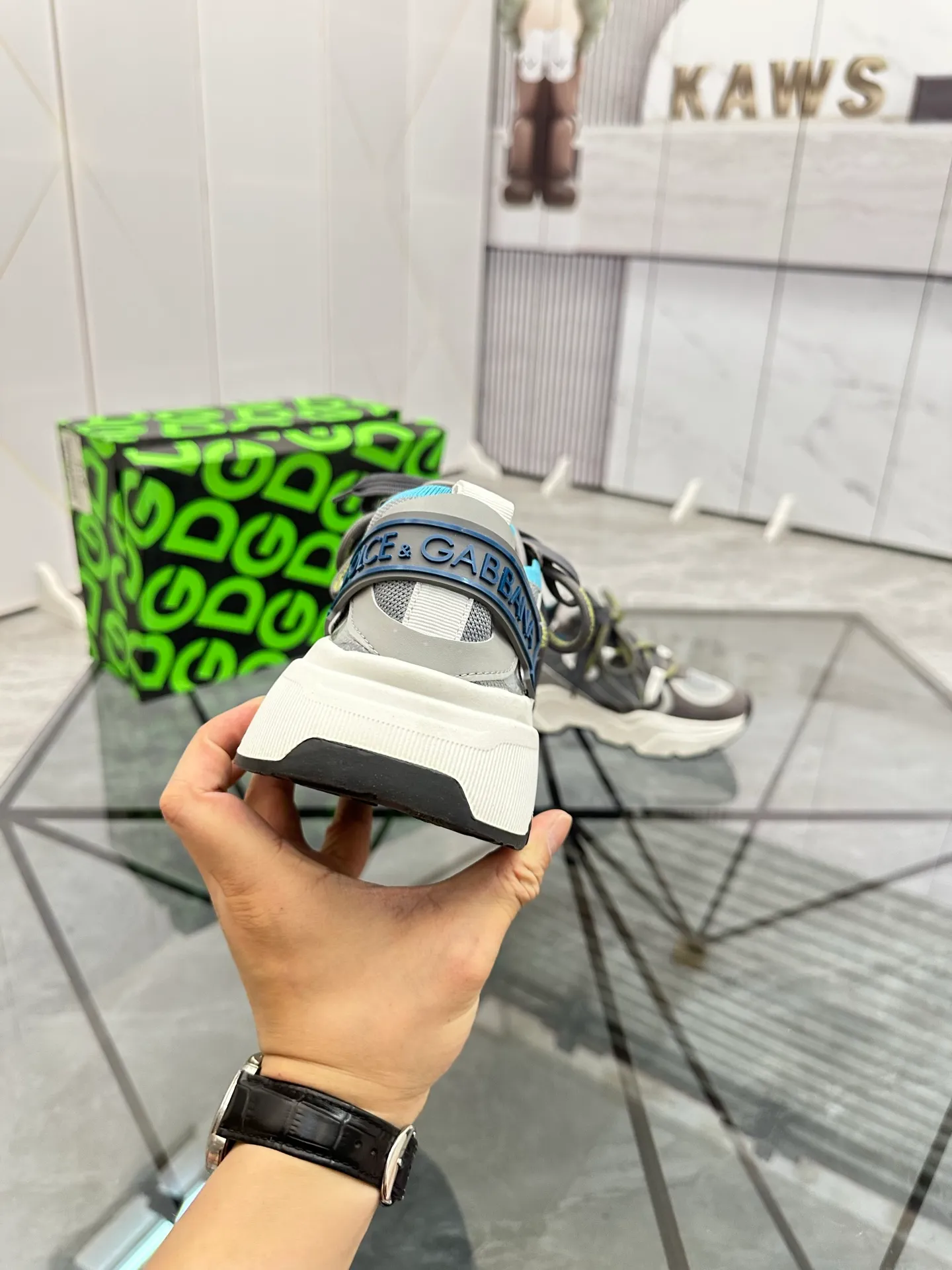 Men's shoes: 💰P520¥ Product trademark: DG "Dolce & Gabbana*" low-top casual shoes Regular size: 35-45 (can be customized to 46.) Product materials: Upper imported cowhide stitched with original fabric, breathable lining, original outsole. Number: 803